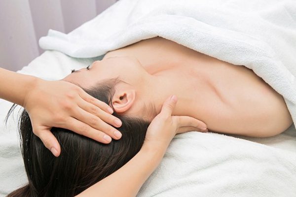 Massage trị liệu cổ vai gáy